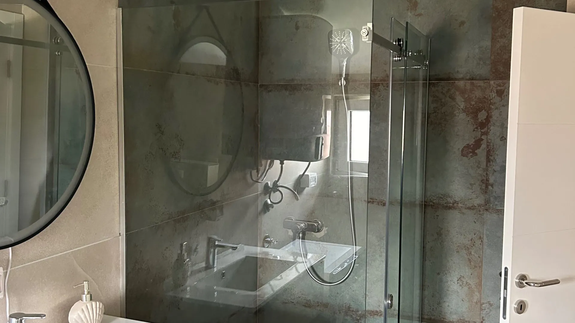 Izdavanje, dvosoban stan, 80m², Murtovina, Podgorica