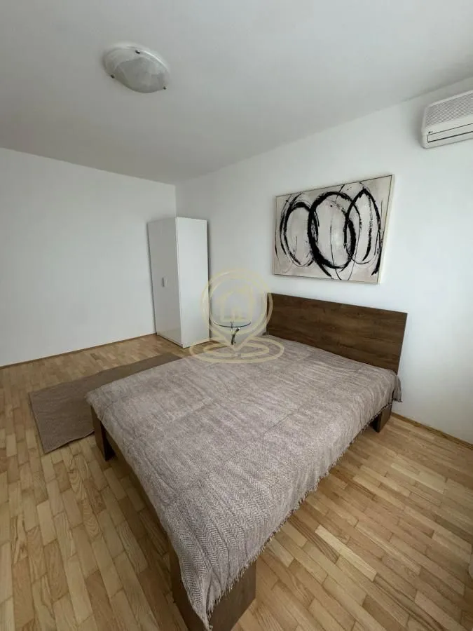 Izdavanje, trosoban stan, 120m², Savski Venac, Beograd