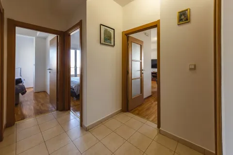 Izdavanje, trosoban stan, 90m², Zabjelo, Podgorica - image 11