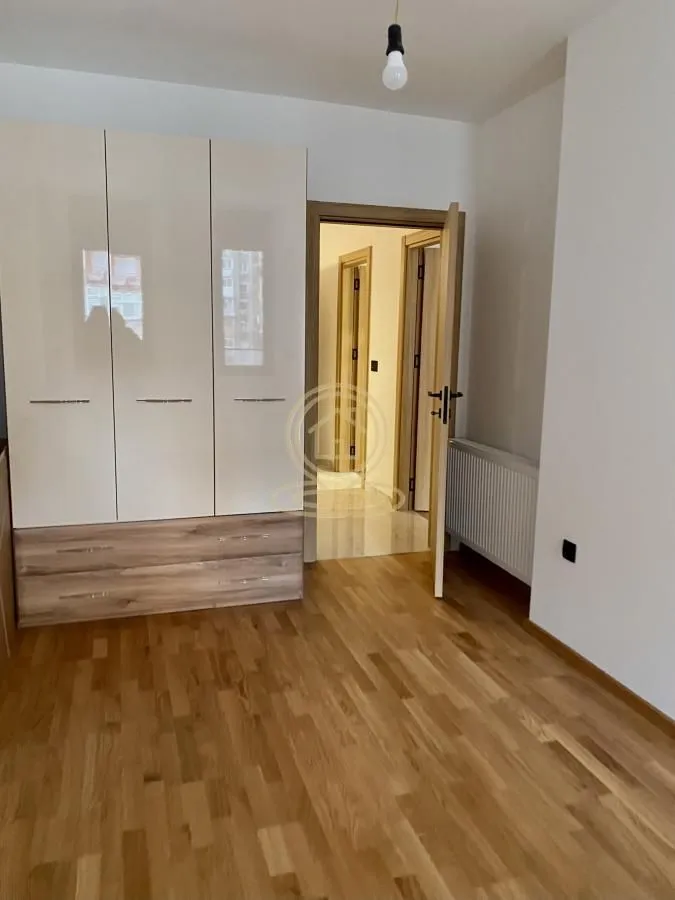 Izdavanje, dvosoban stan, 80m², Medijana, Niš