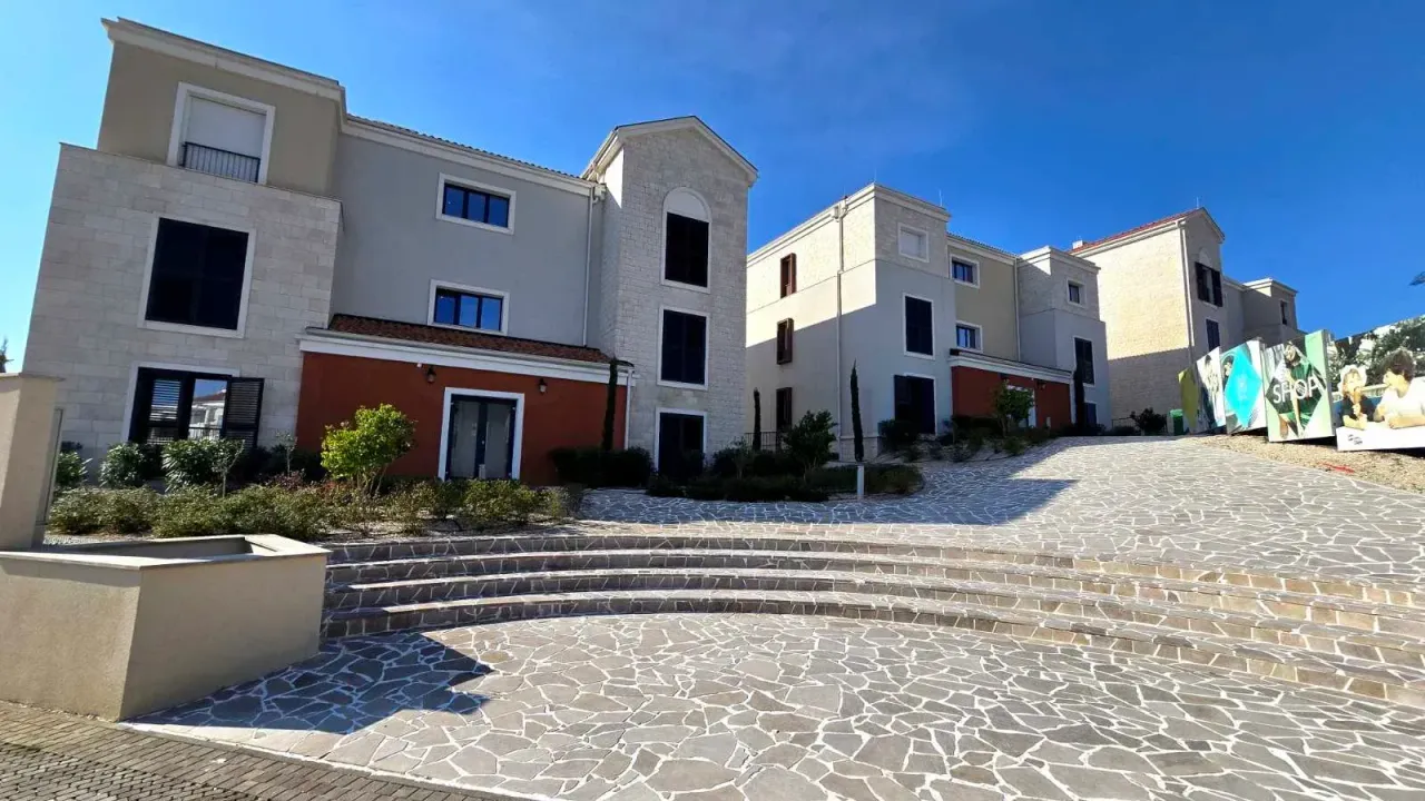 Sale, apartment, 93m², Tivat, Crna Gora