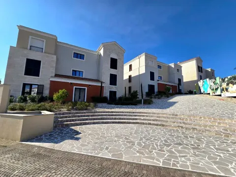 Prodaja, stan, 93m², Tivat, Crna Gora - image 1