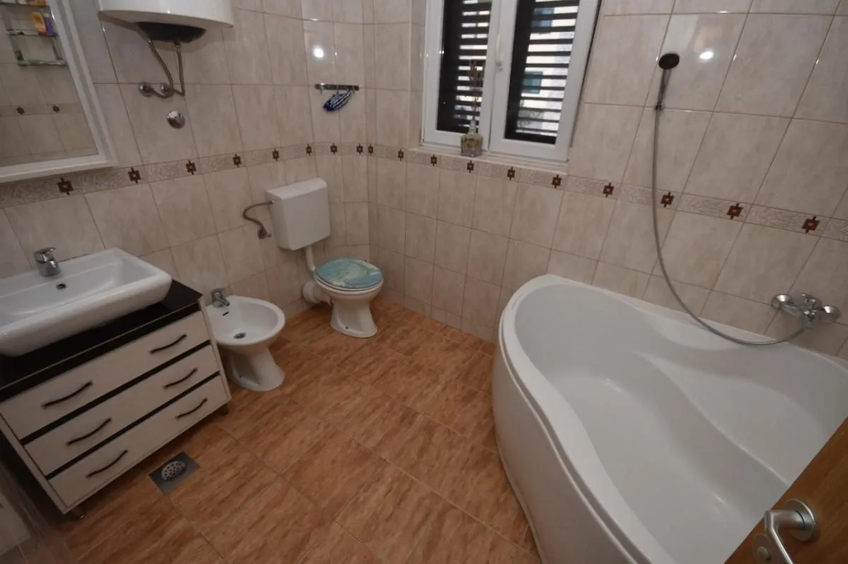 Prodaja, trosoban stan, 120m², Đenovići, Herceg Novi