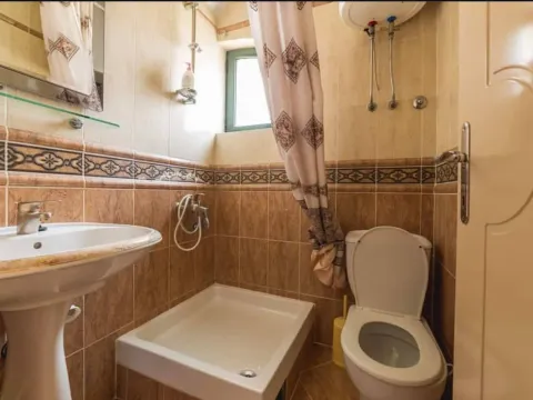 Izdavanje, kuća, 280m², Centar, Budva - image 15