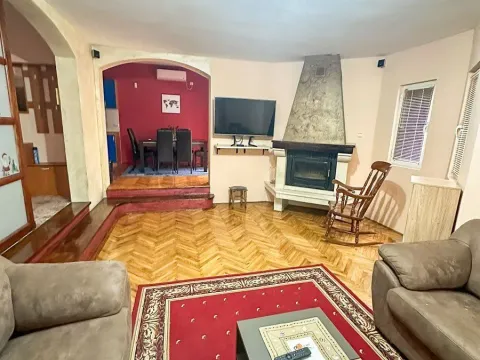 Kuća in Donja Gorica