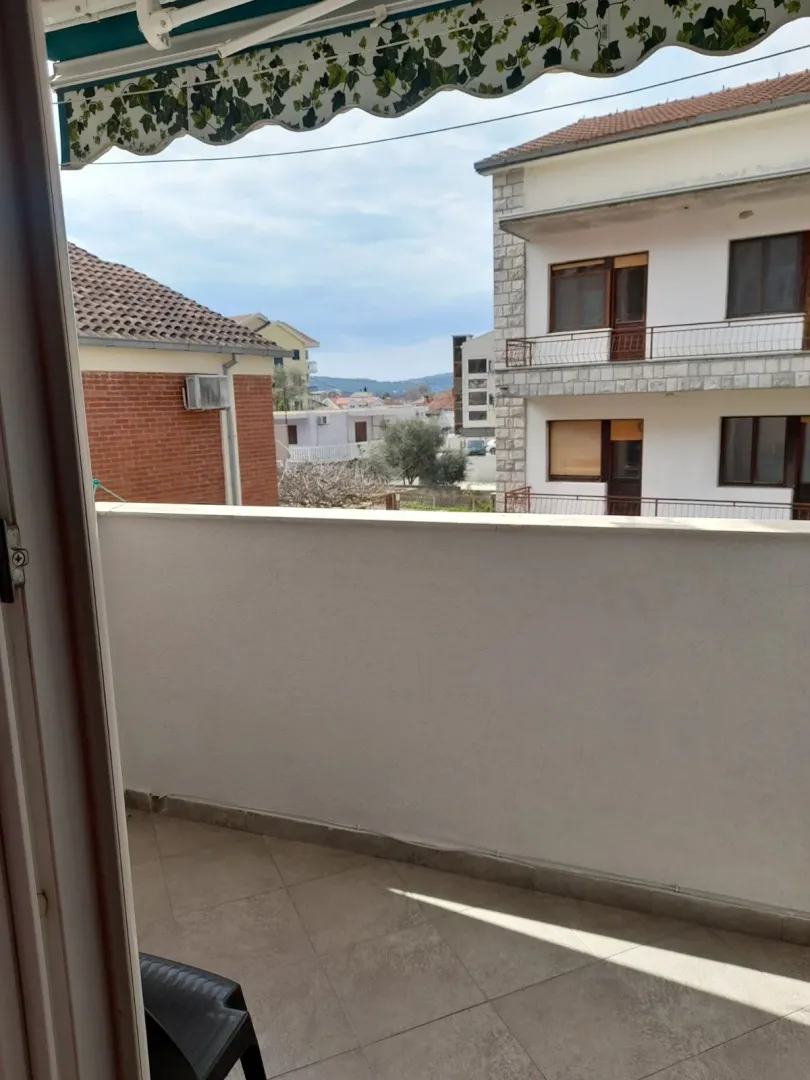 Rent, two bedroom apartment, 70m², Kalimanj, Tivat