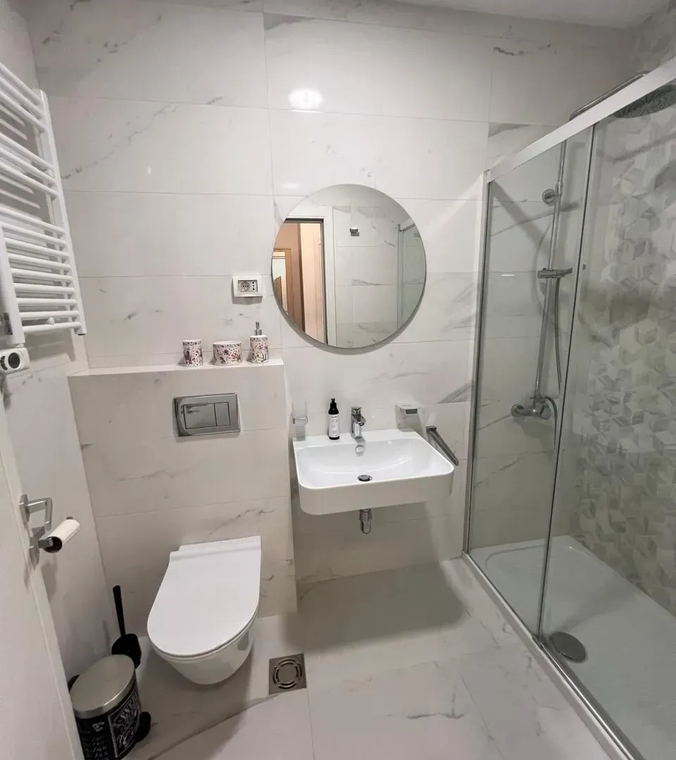 Izdavanje, jednosoban stan, 49m², Central Point, Podgorica