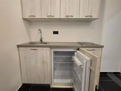 Izdavanje, poslovni prostor, 31m², Pobrežje, Podgorica - image 7