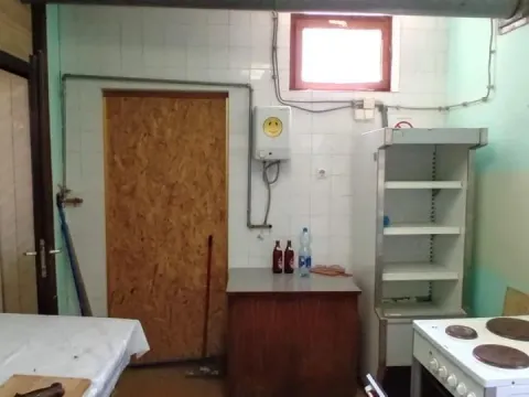 Izdavanje, poslovni prostor, 67m², Ćuprija, Srbija - image 6