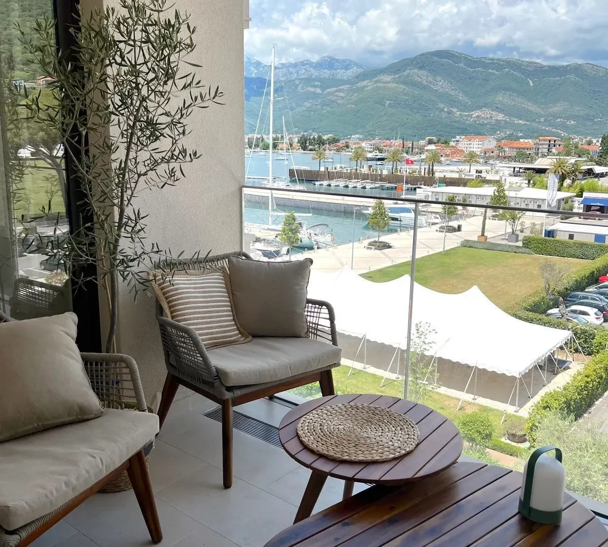 Prodaja, jednosoban stan, 80m², Tivat, Crna Gora