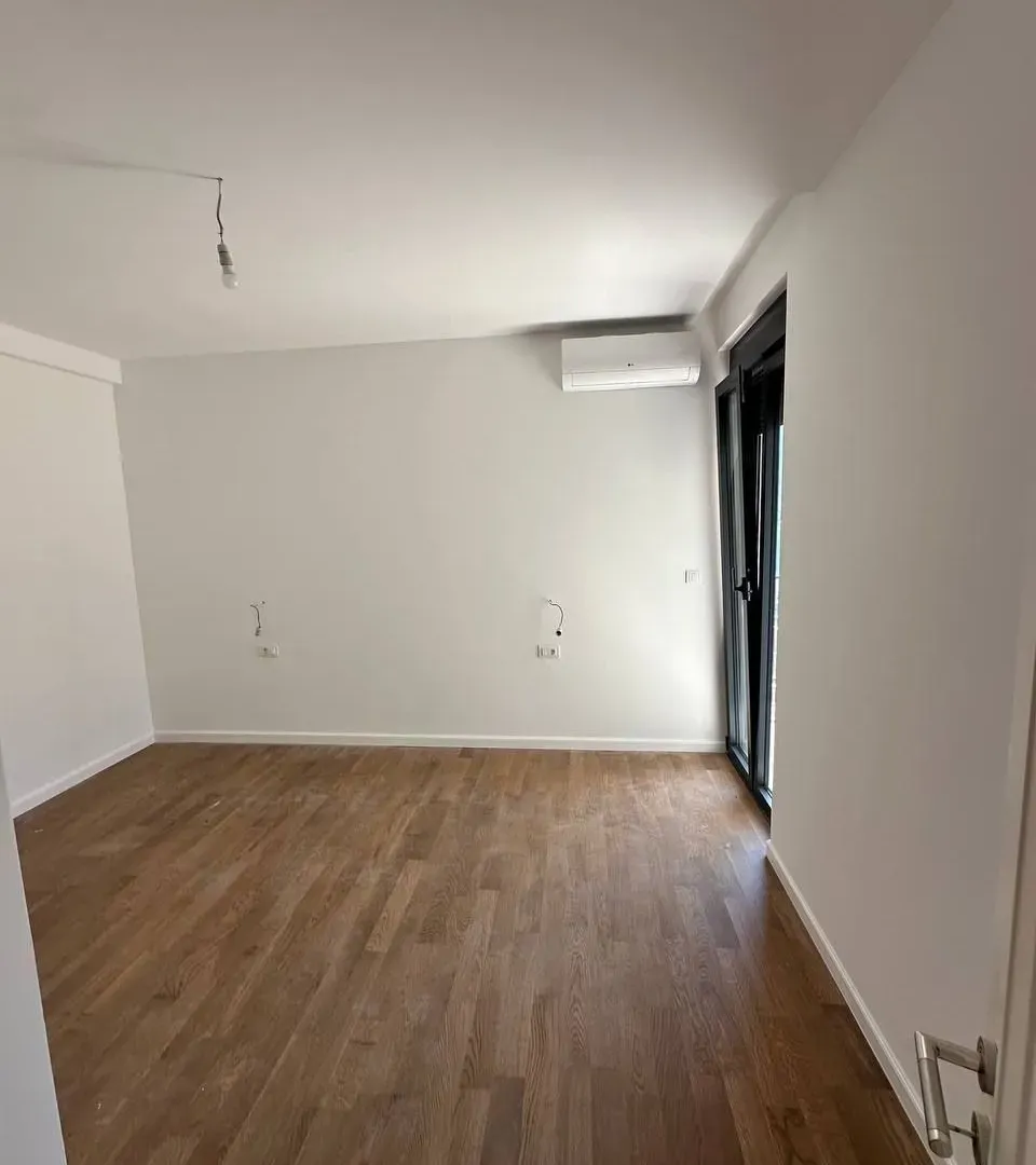 Prodaja, dvosoban stan, 72m², Dobrota, Kotor