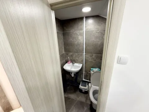 Izdavanje, poslovni prostor, 56m², Blok 9, Podgorica - image 12