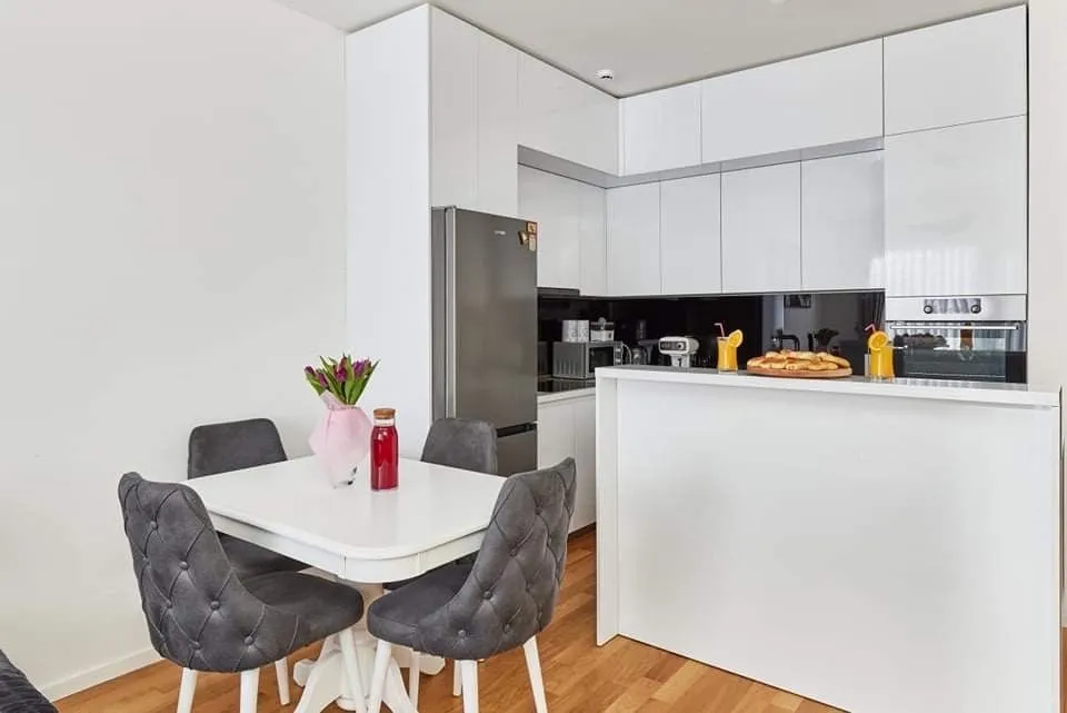 Prodaja, dvosoban stan, 74m², Dobrota, Kotor