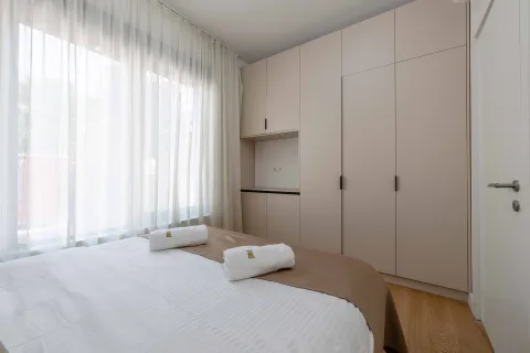 Rent, one bedroom apartment, 51m², Bečići, Budva - image 13