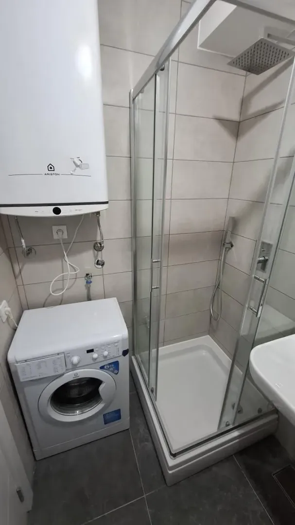 Izdavanje, garsonjera, 28m², Centar, Novi Sad