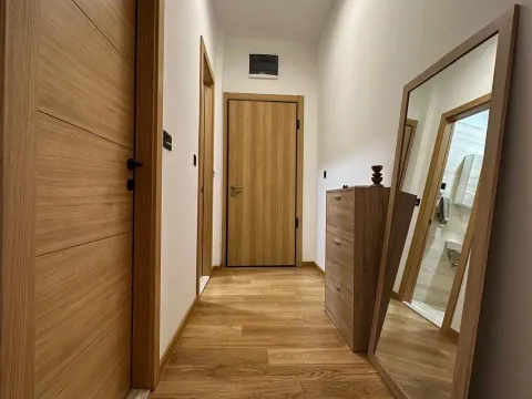 Izdavanje, dvosoban stan, 83m², Kod Capital Plaze, Podgorica - image 12