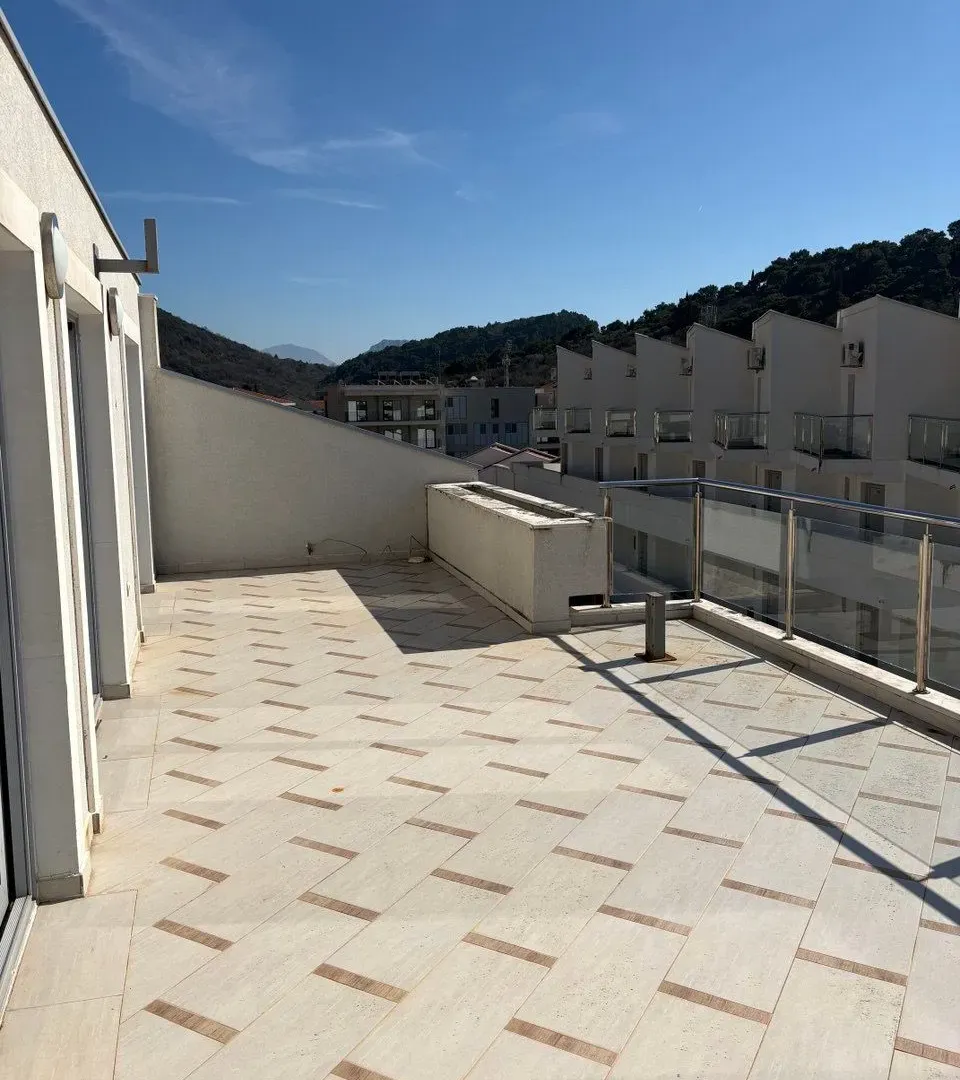 Sale, three bedroom apartment, 171m², Petrovac, Budva