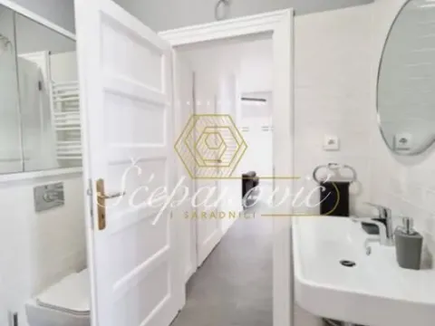 Izdavanje, četvorosoban stan, 115m², Centar, Novi Sad - image 2