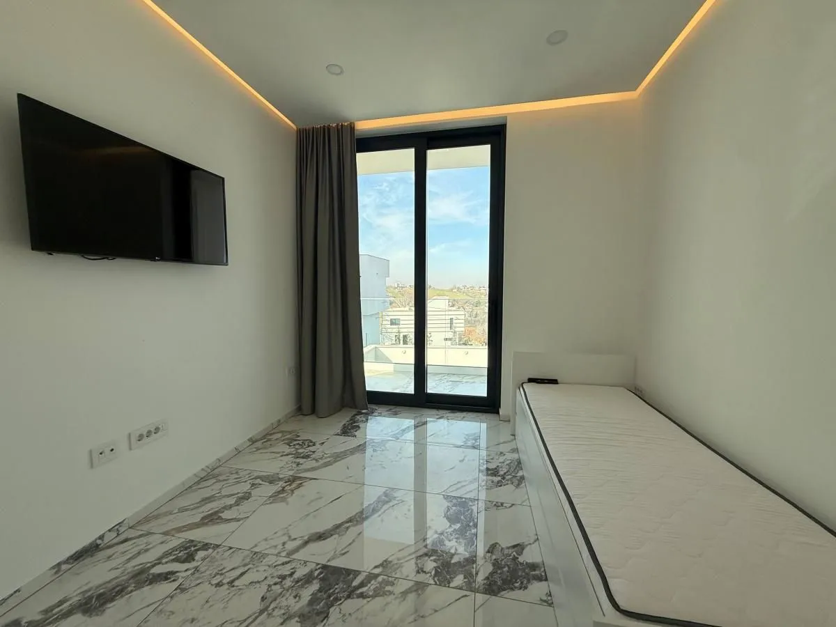 Izdavanje, kuća, 244m², Sremska Kamenica, Petrovaradin
