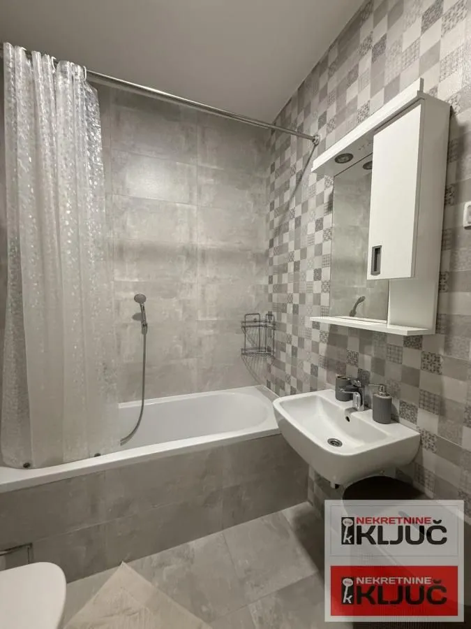 Izdavanje, jednosoban stan, 37m², Bulevar Evrope, Novi Sad Sve Podlokacije