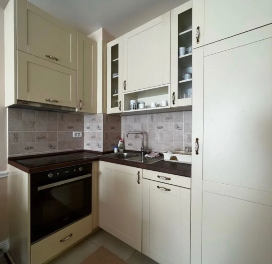 Izdavanje, jednosoban stan, 43m², Centar, Budva