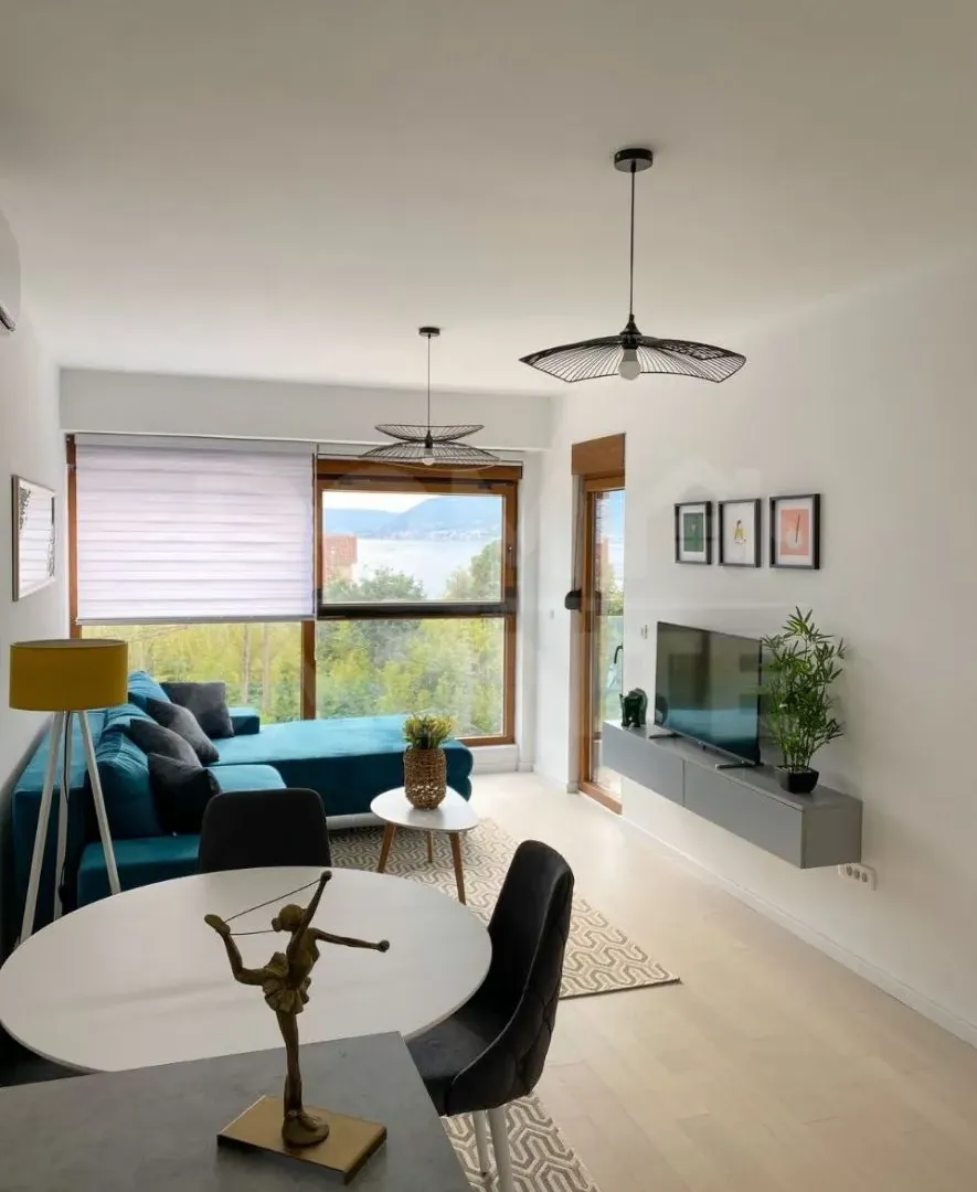 Izdavanje, jednosoban stan, 40m², Tivat, Crna Gora