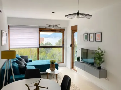 Rent, one bedroom apartment, 40m², Tivat, Crna Gora - image 5