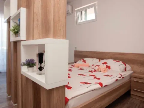 Izdavanje, garsonjera, 30m², Bečići, Budva - image 15