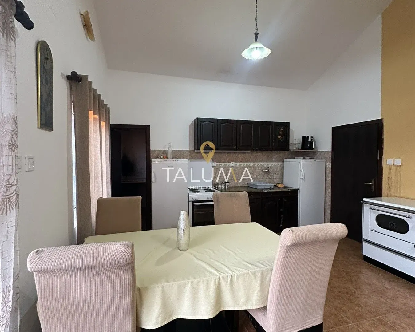 Izdavanje, trosoban stan, 120m², Vranići, Podgorica