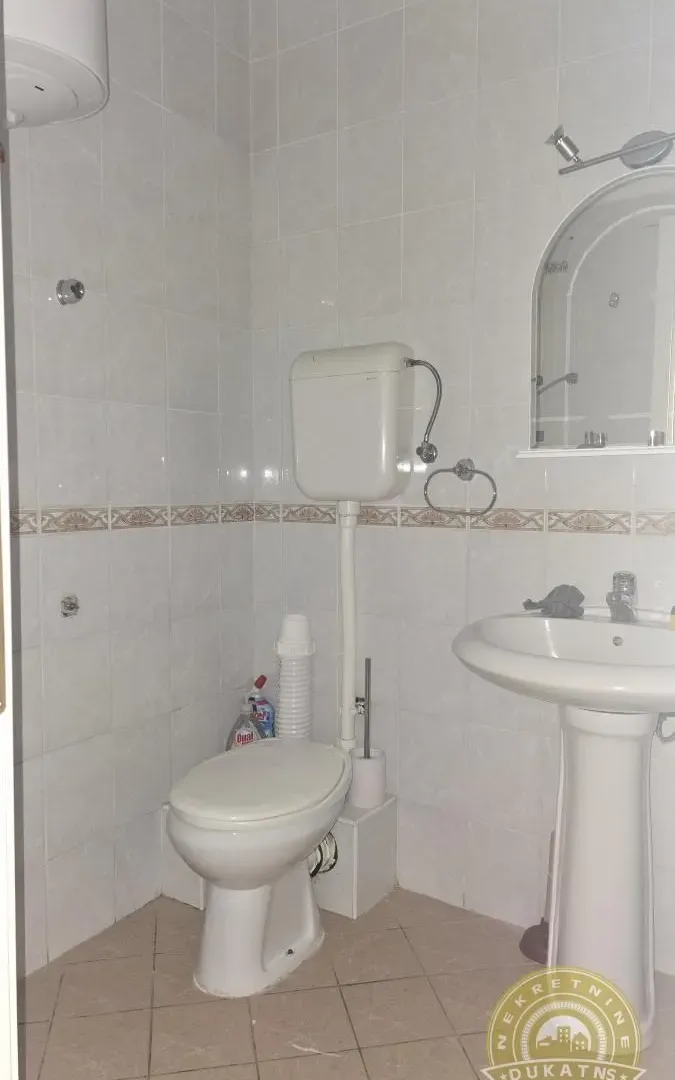 Izdavanje, poslovni prostor, 70m², Novi Sad, Srbija