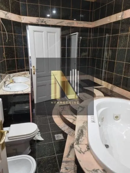 Rent, office space, 420m², Centar, Novi Sad