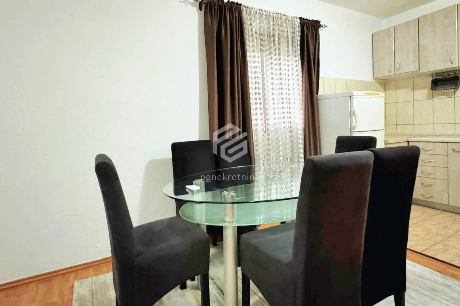 Izdavanje, trosoban stan, 110m², Masline, Podgorica