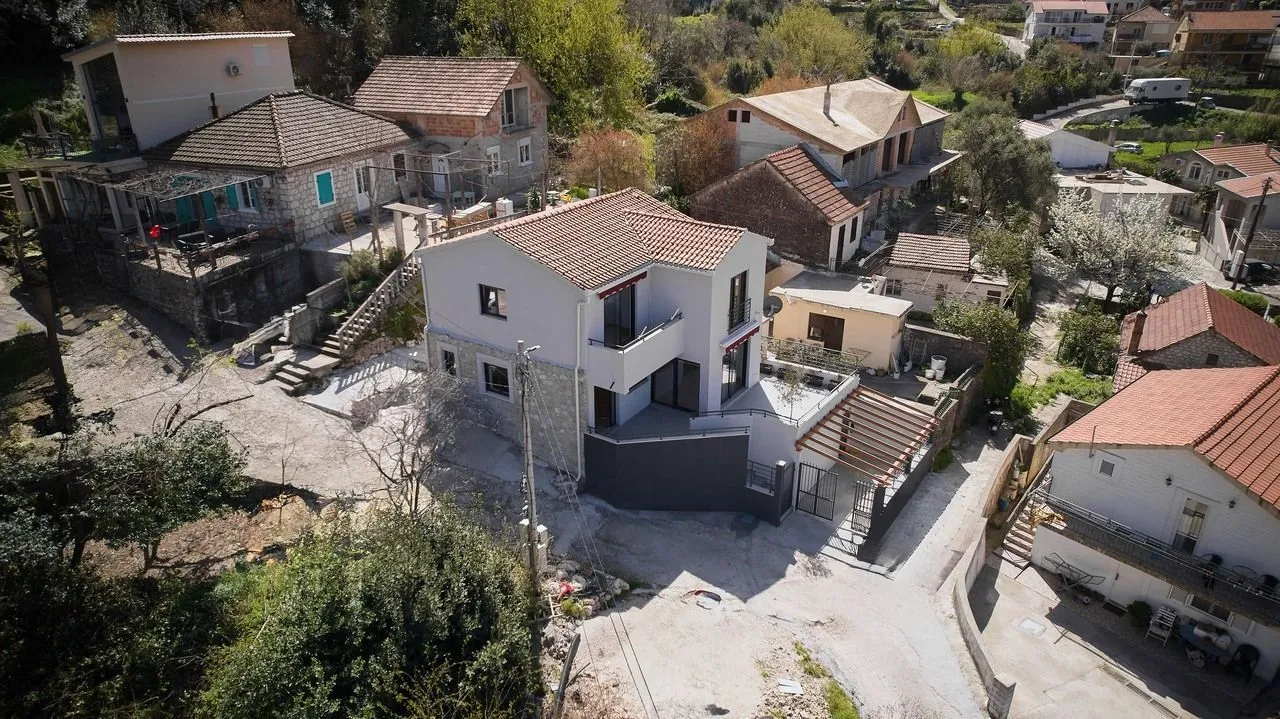 Prodaja, kuća, 160m², Škaljari, Kotor