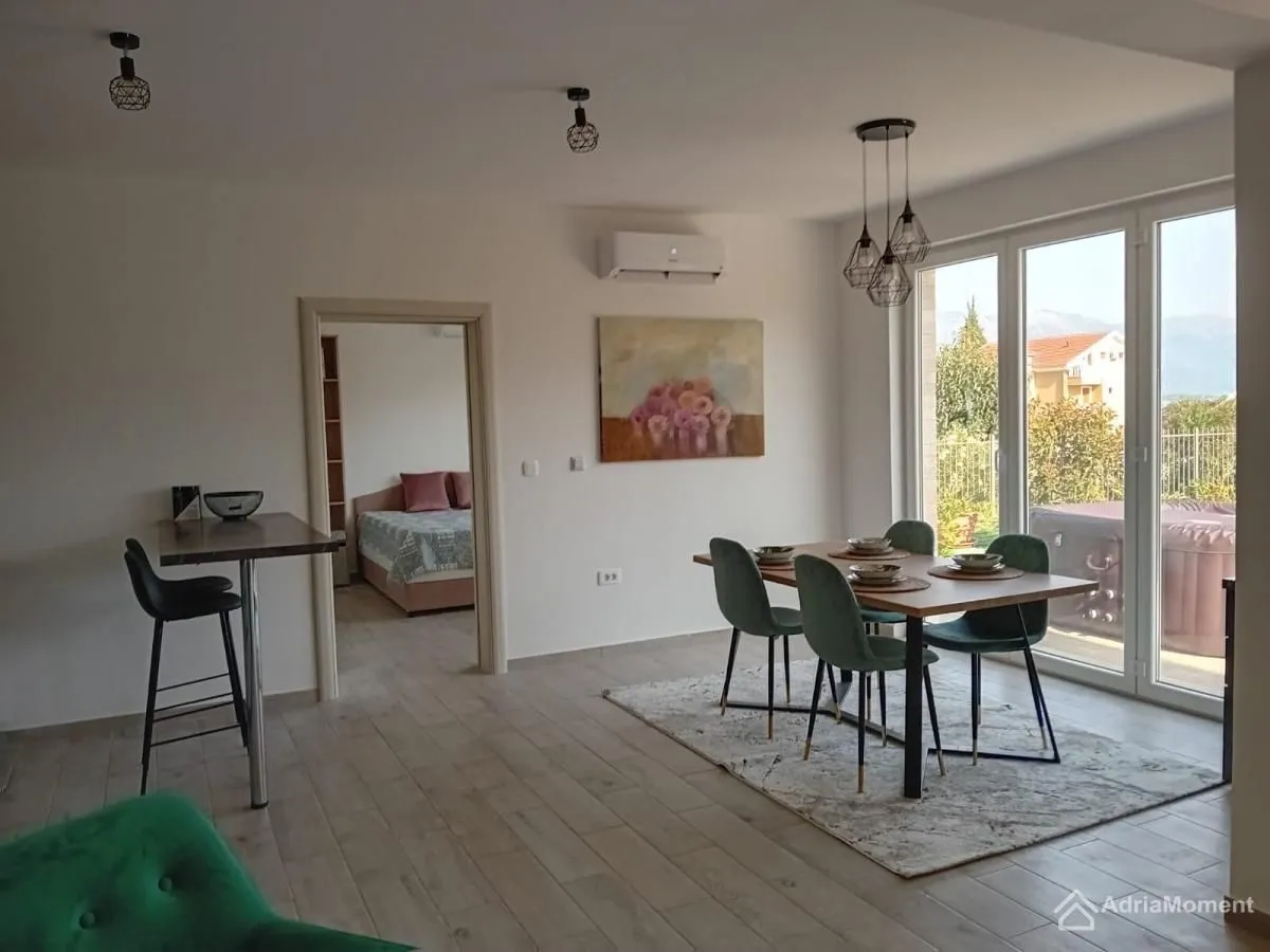 Prodaja, dvosoban stan, 74m², Đenovići, Herceg Novi