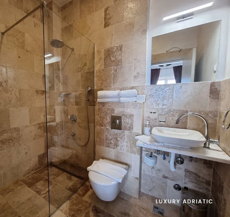 Sale, house, 1000m², Reževići, Budva
