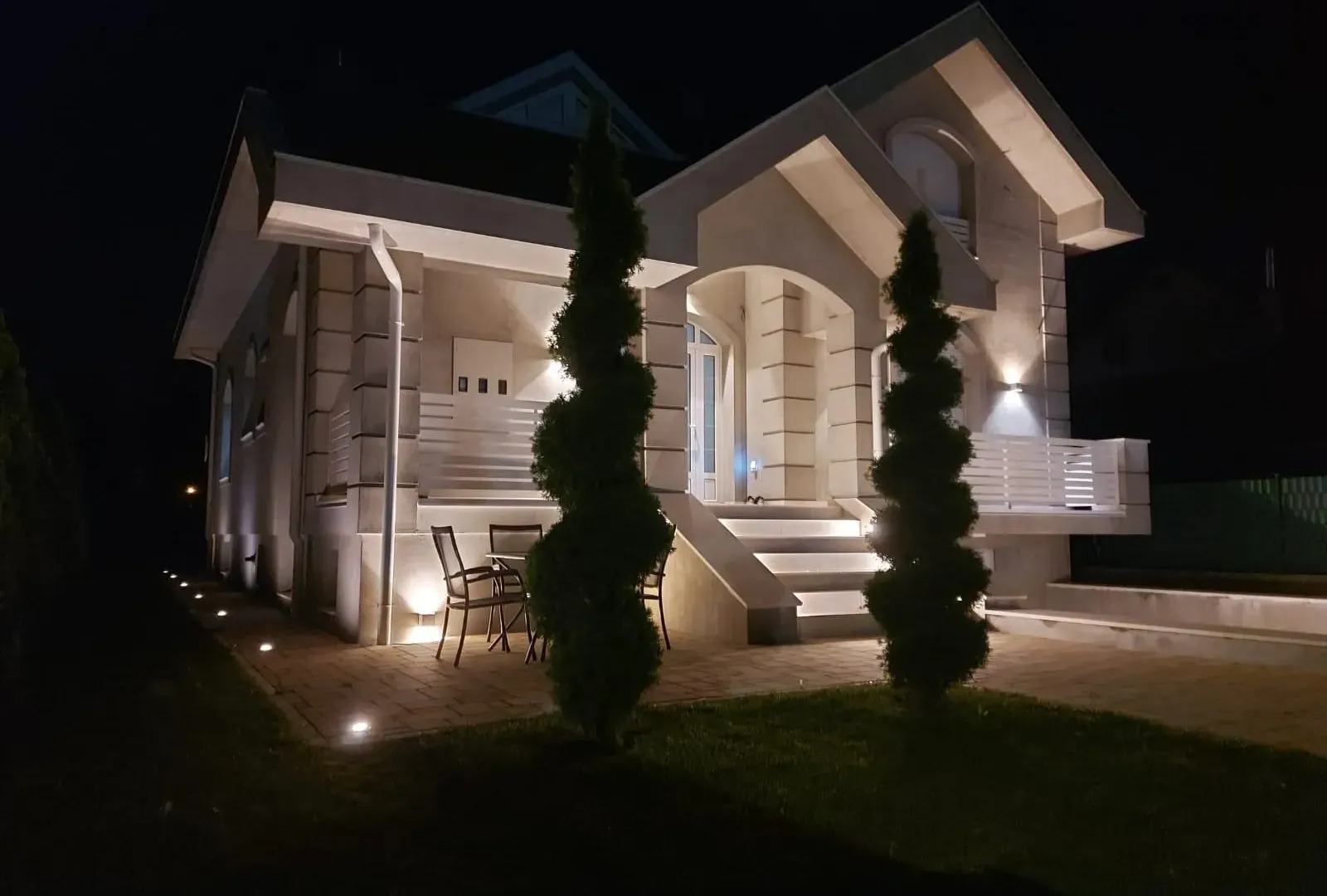 Prodaja, kuća, 380m², Centar, Inđija
