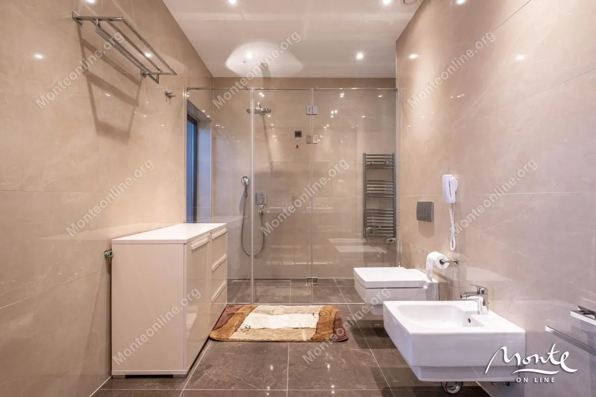 Prodaja, trosoban stan, 230m², Bogišići, Tivat