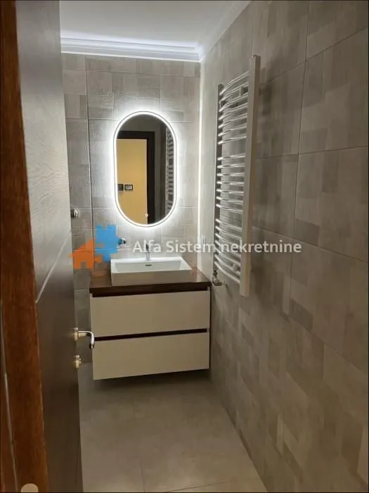 Izdavanje, trosoban stan, 80m², Čubura, Beograd