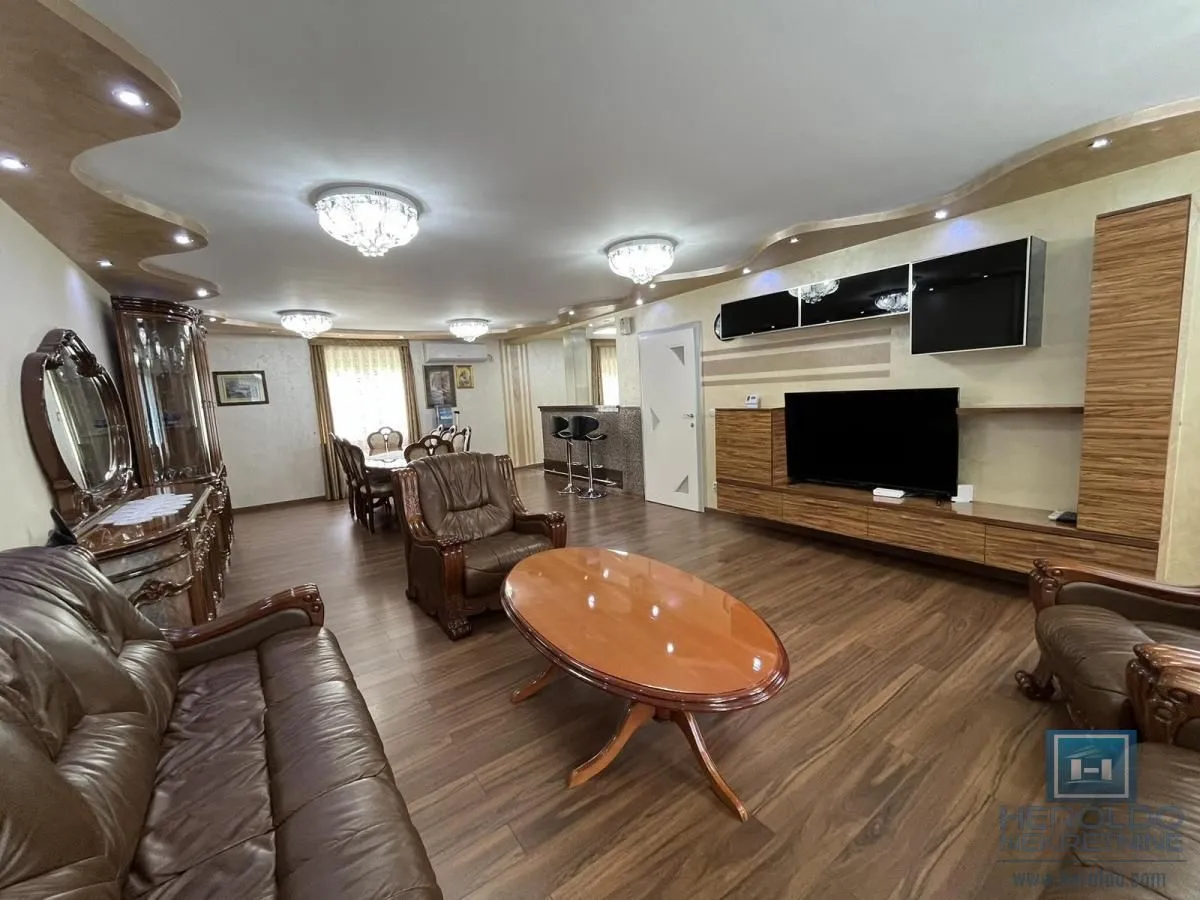 Prodaja, kuća, 302m², Vinorača, Jagodina