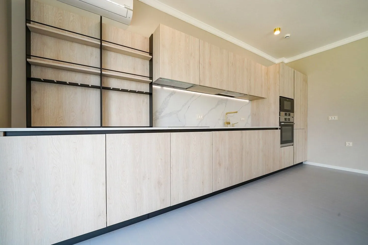 Prodaja, četvorosoban stan, 158m², Dobrota, Kotor