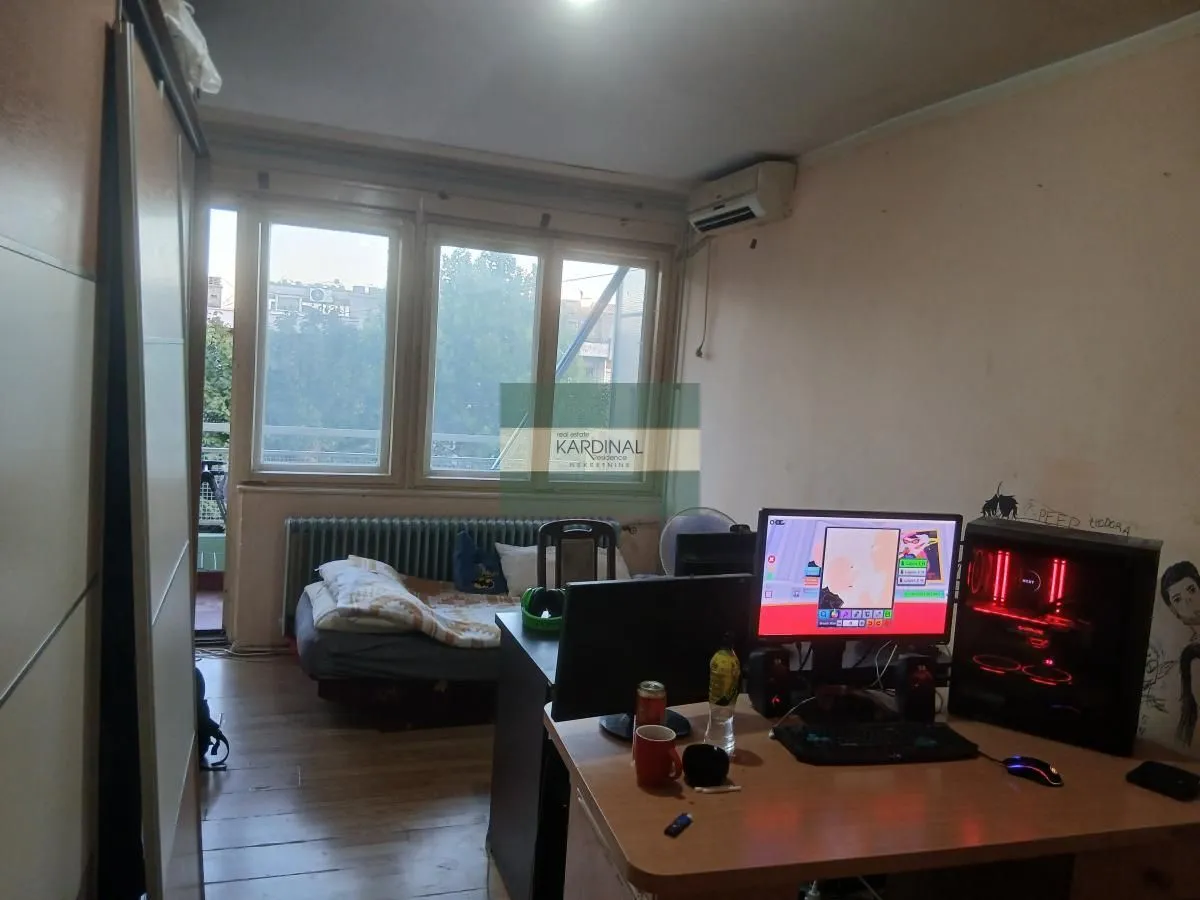 Prodaja, trosoban stan, 75m², Erdoglija, Kragujevac