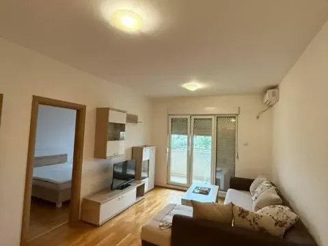 Izdavanje, stan, 55m², Ljubović, Podgorica - image 1