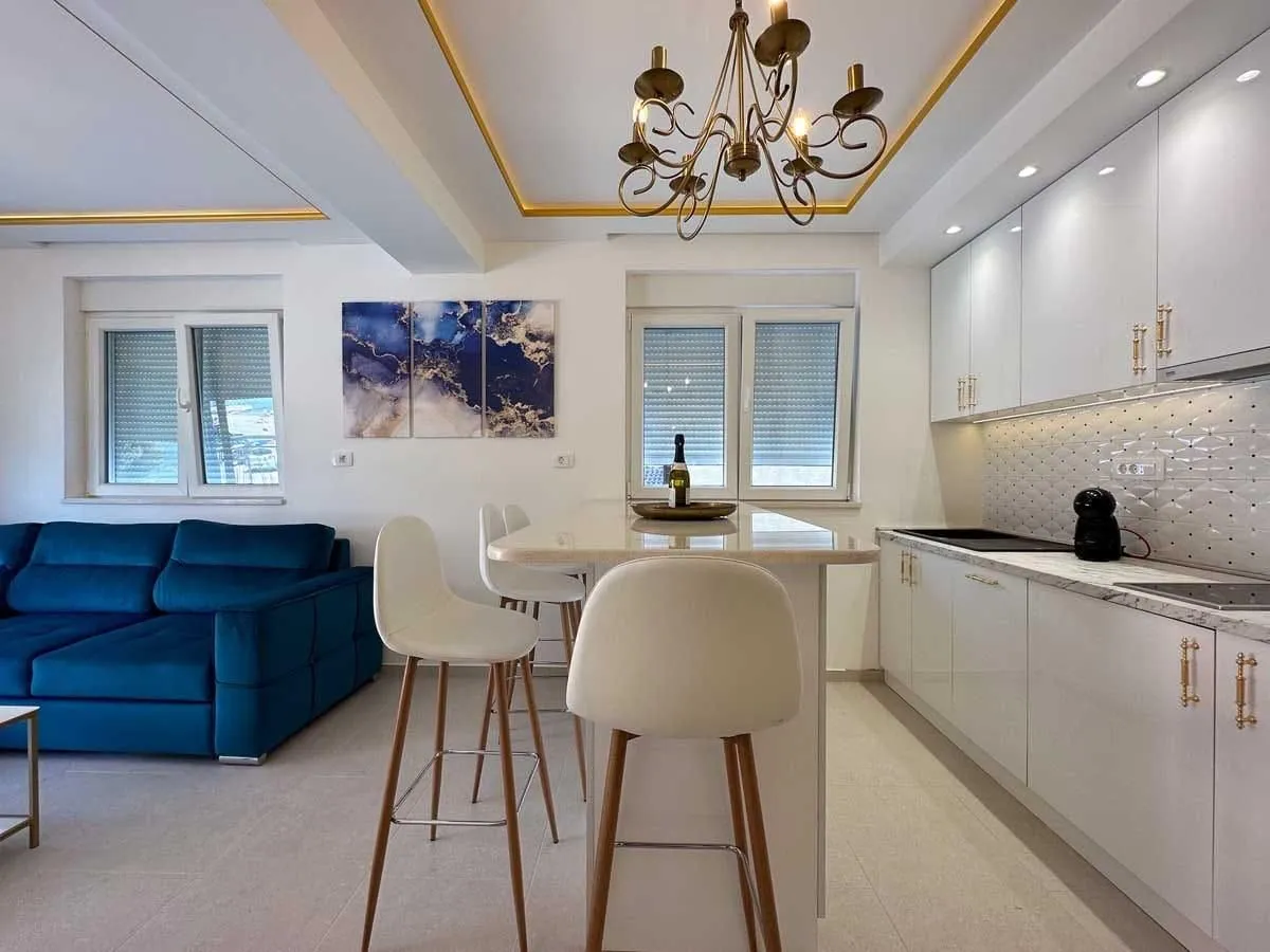 Rent, one bedroom apartment, 53m², Centar, Tivat