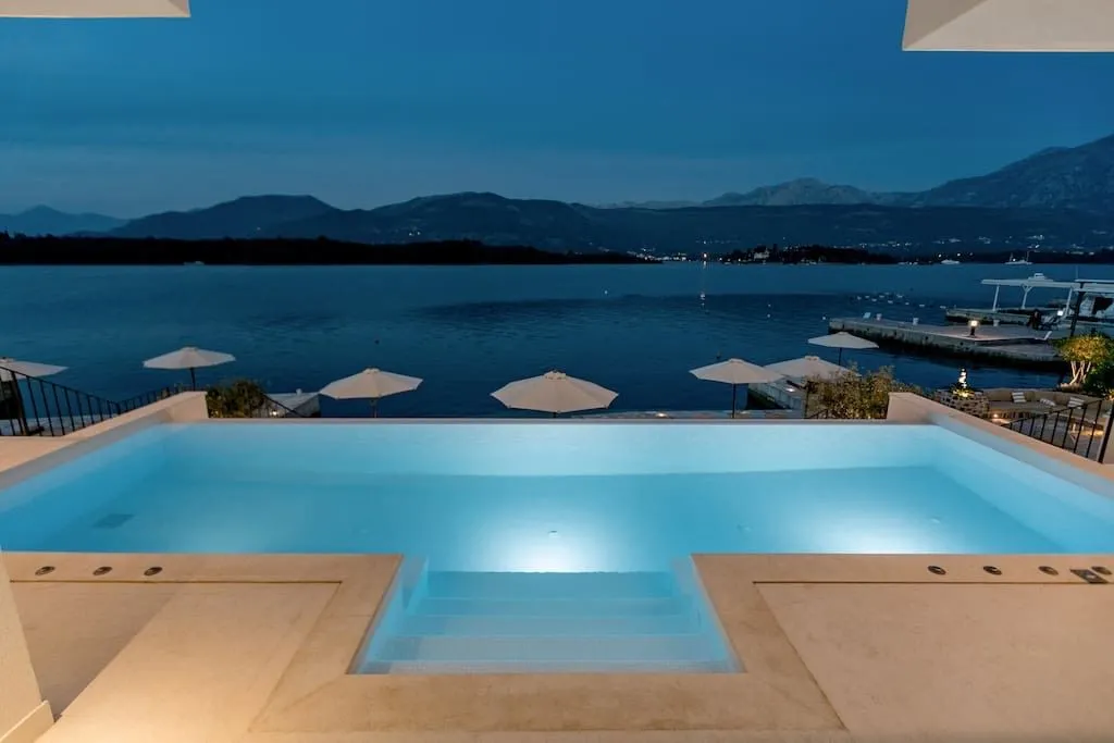 Prodaja, kuća, 676m², Tivat, Crna Gora