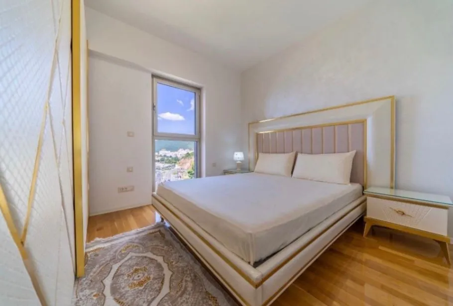 Rent, three bedroom apartment, 150m², Dukley Gardens, Budva
