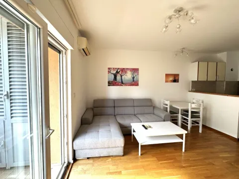 Rent, one bedroom apartment, 50m², City Kvart, Podgorica - image 1