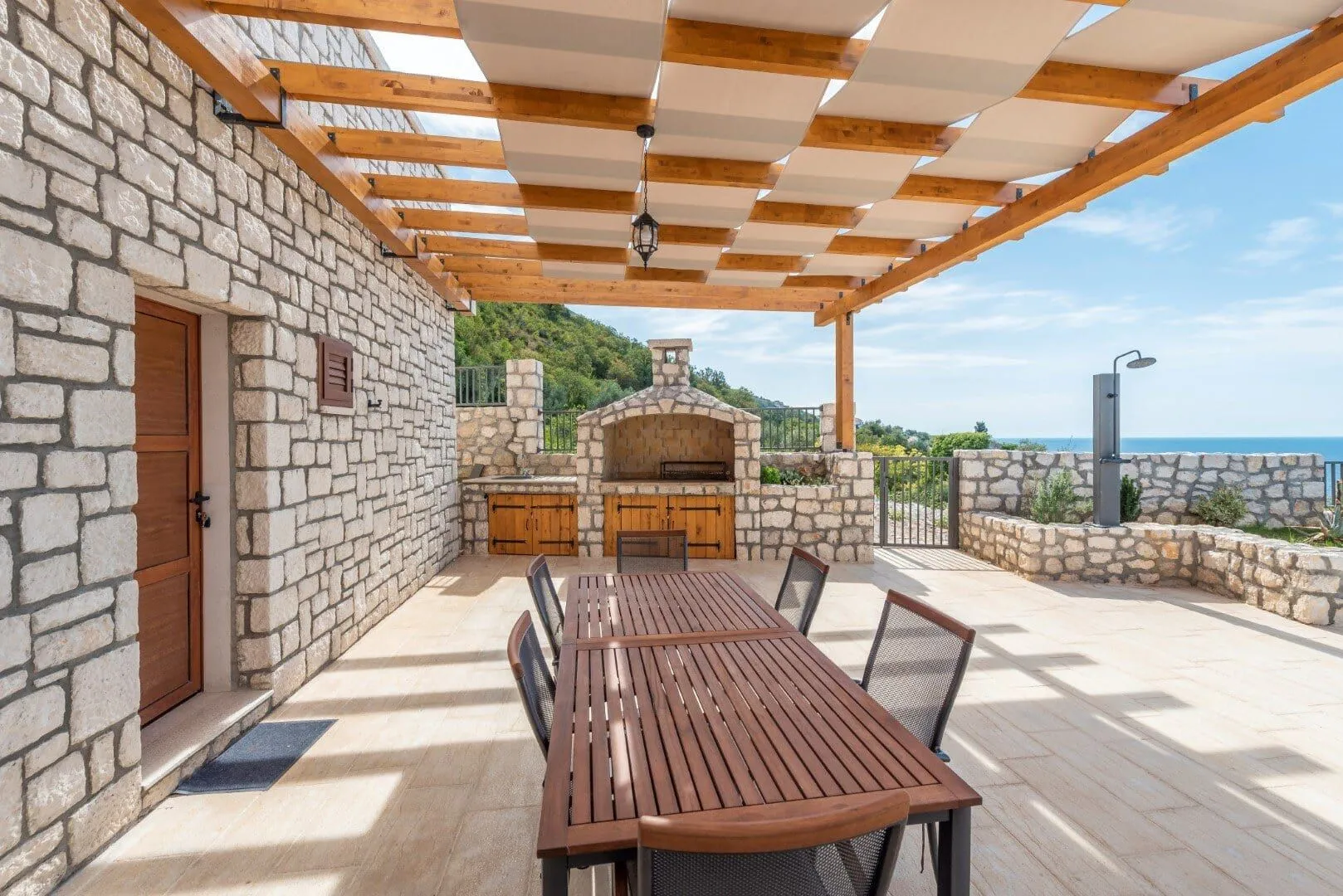 Sale, house, 256m², Drobni pijesak, Budva
