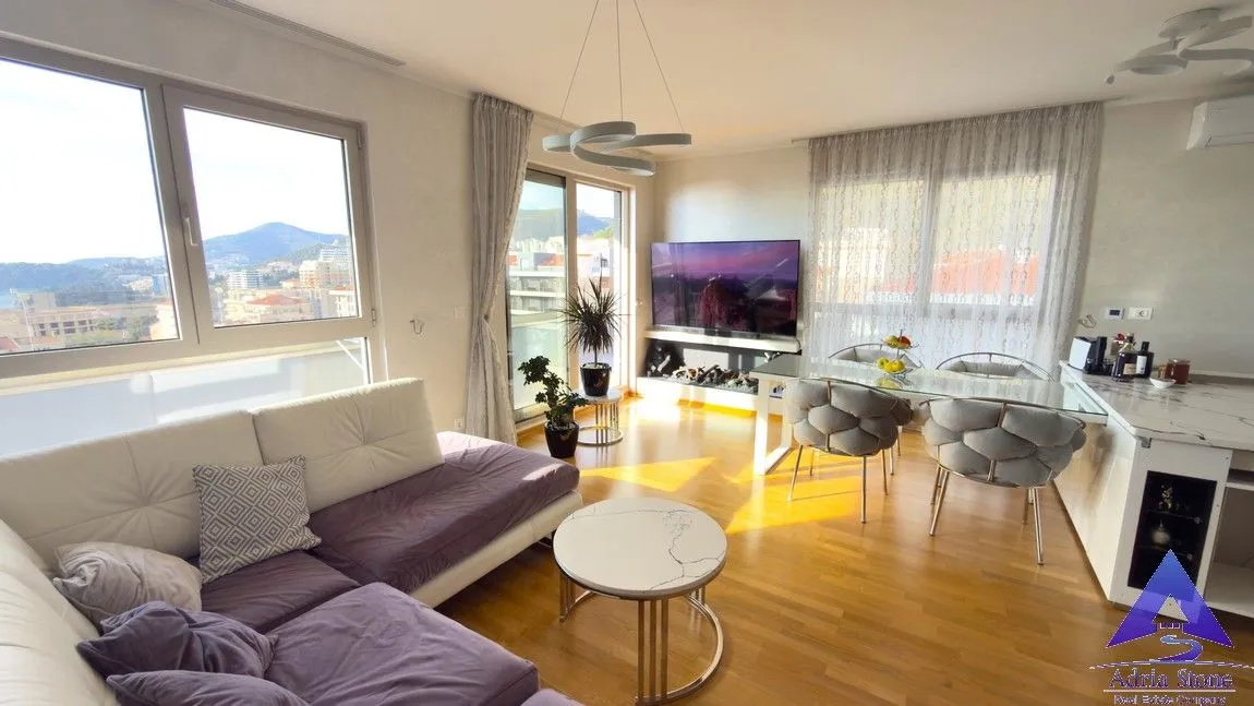 Prodaja, trosoban stan, 184m², Bečići, Budva