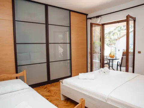 Izdavanje, dvosoban stan, 91m², Škaljari, Kotor - image 3