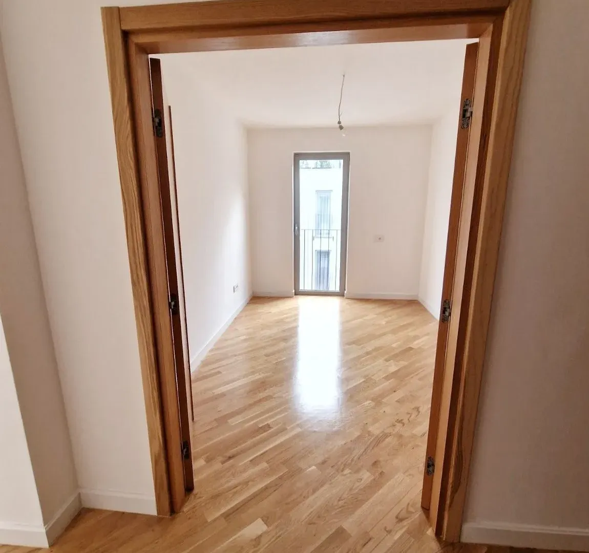 Prodaja, četvorosoban stan, 200m², Dobrota, Kotor